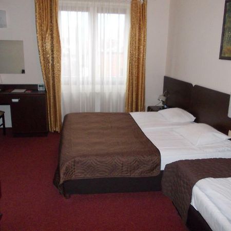 Hotel Pinocy Ledziny 외부 사진