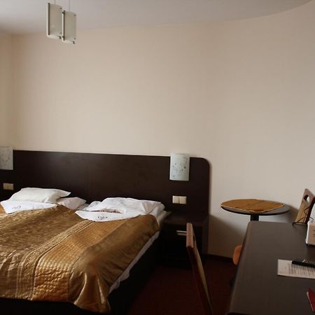 Hotel Pinocy Ledziny 외부 사진