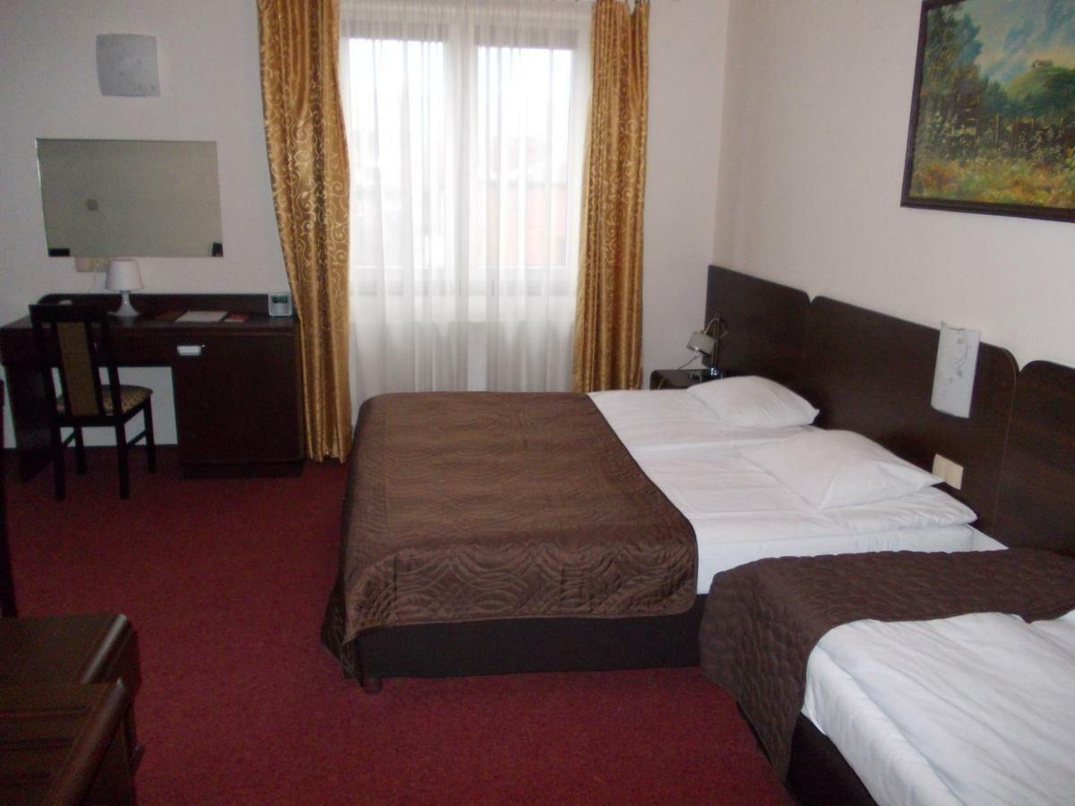 Hotel Pinocy Ledziny 외부 사진