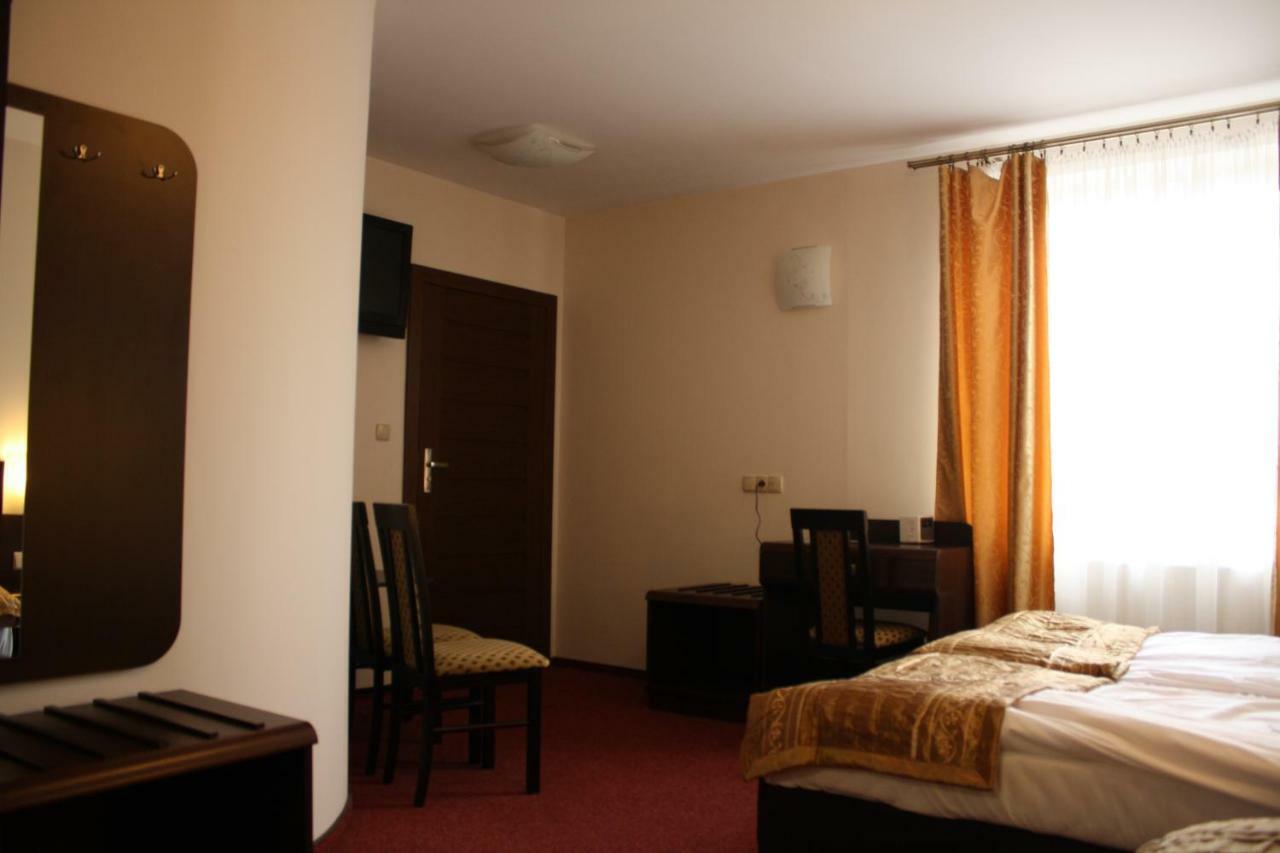 Hotel Pinocy Ledziny 외부 사진