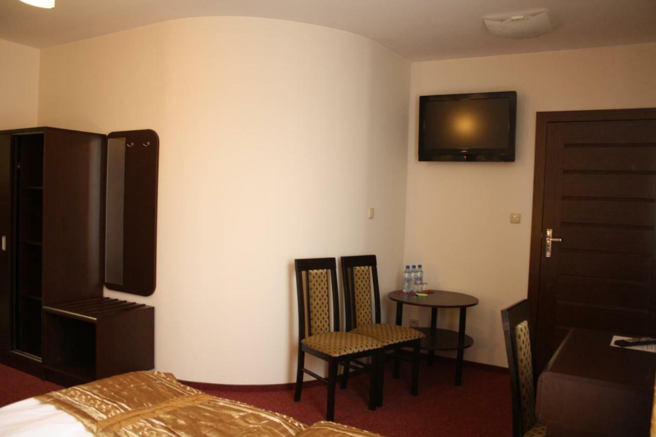 Hotel Pinocy Ledziny 외부 사진