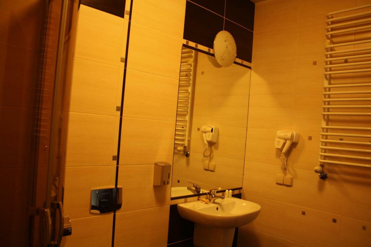 Hotel Pinocy Ledziny 외부 사진