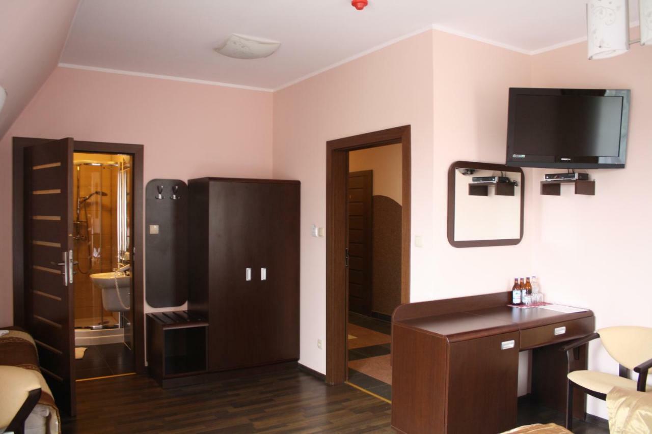 Hotel Pinocy Ledziny 외부 사진