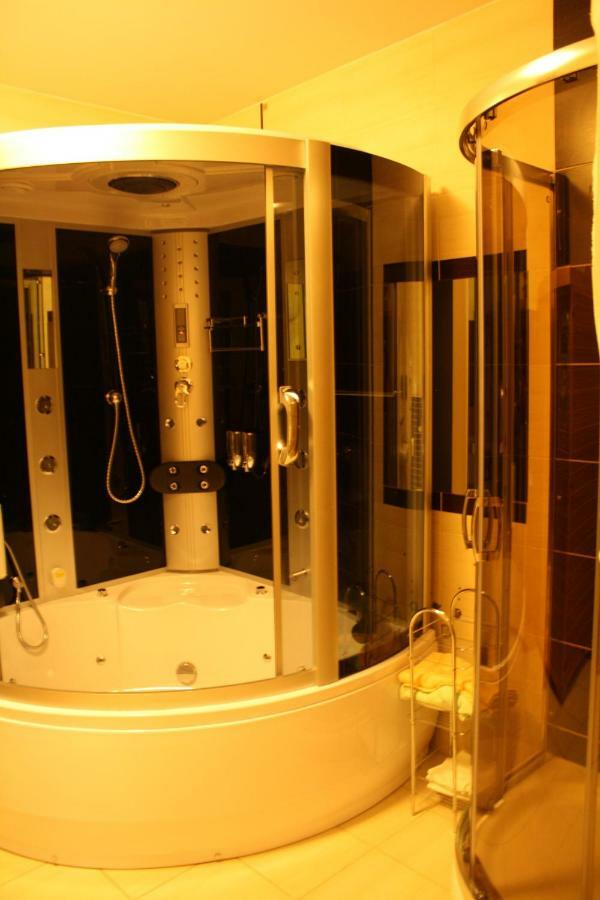 Hotel Pinocy Ledziny 외부 사진