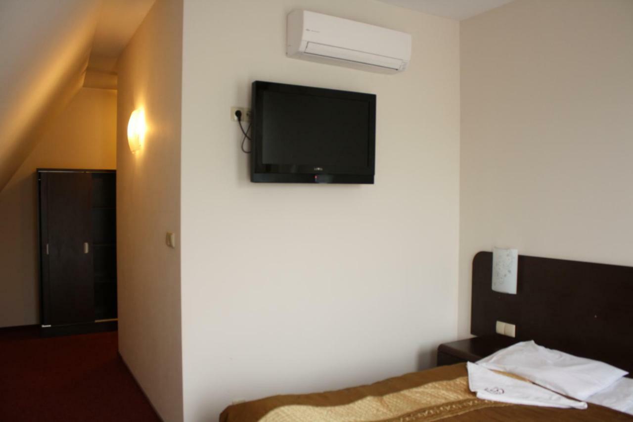 Hotel Pinocy Ledziny 외부 사진