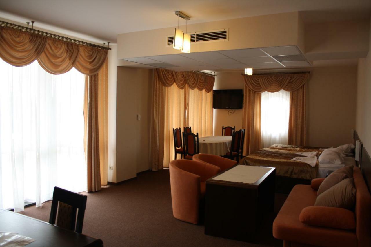 Hotel Pinocy Ledziny 외부 사진