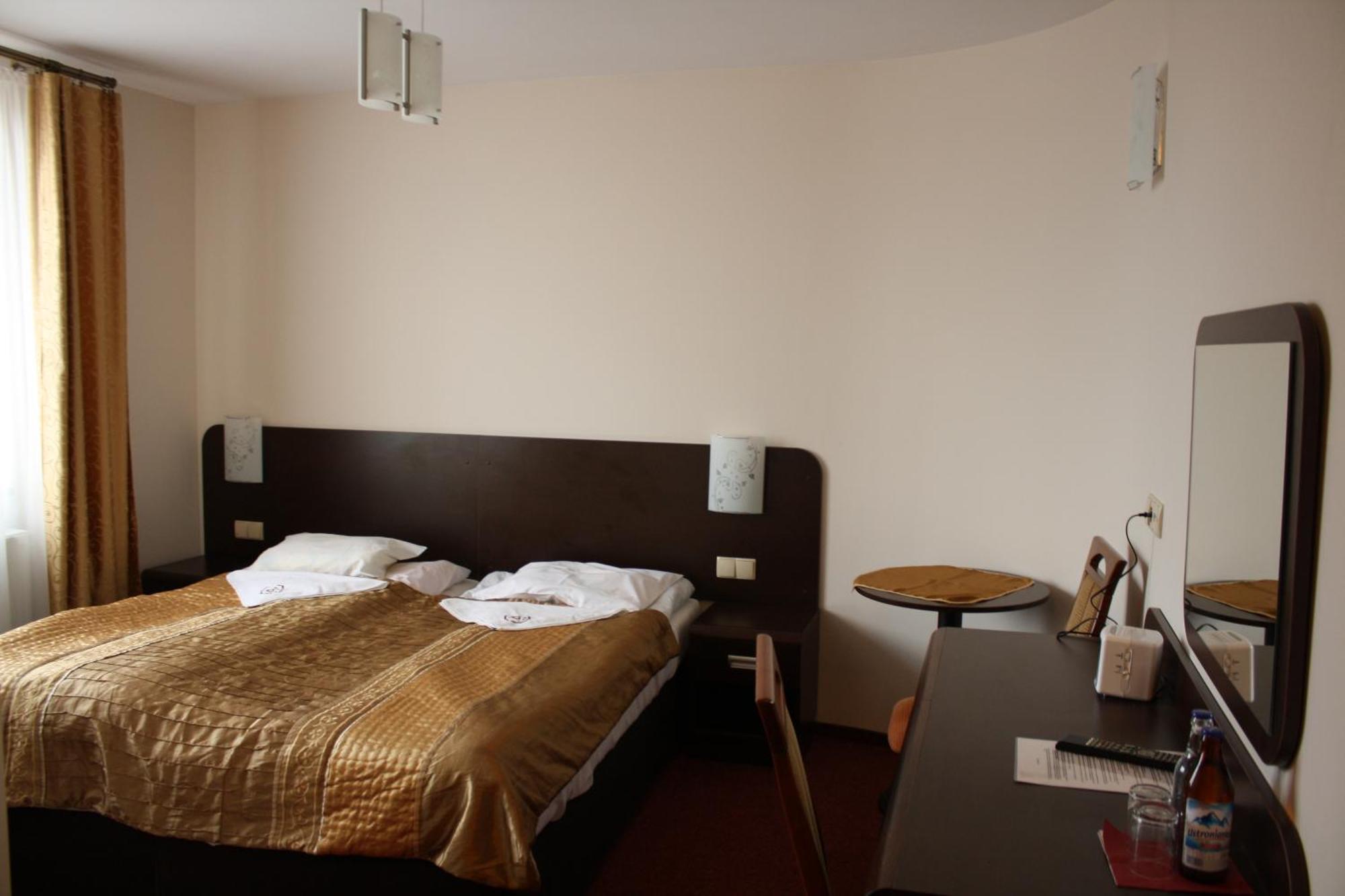 Hotel Pinocy Ledziny 외부 사진